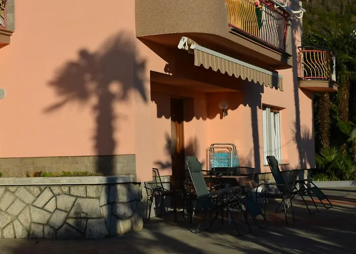 瓦伦蒂娜公寓 *