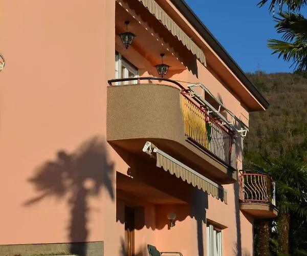 瓦伦蒂娜公寓 *