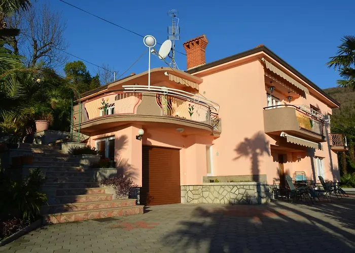 瓦伦蒂娜公寓 *